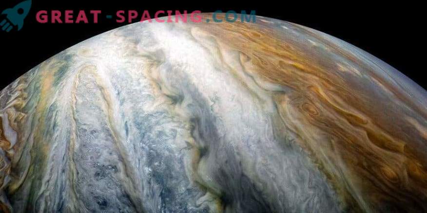 Le mystère des barres de couleur de Jupiter