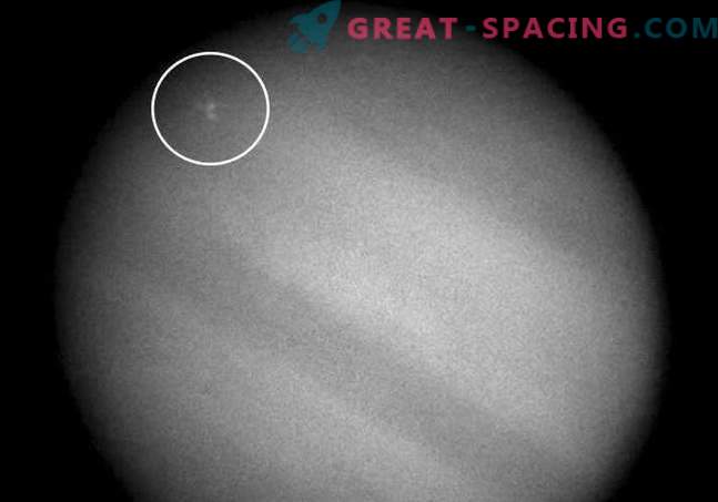 Phénomènes météorologiques étonnants dans la grande tache rouge de Jupiter