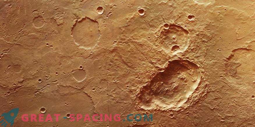 Triple frappe sur Mars