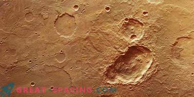 Triple frappe sur Mars