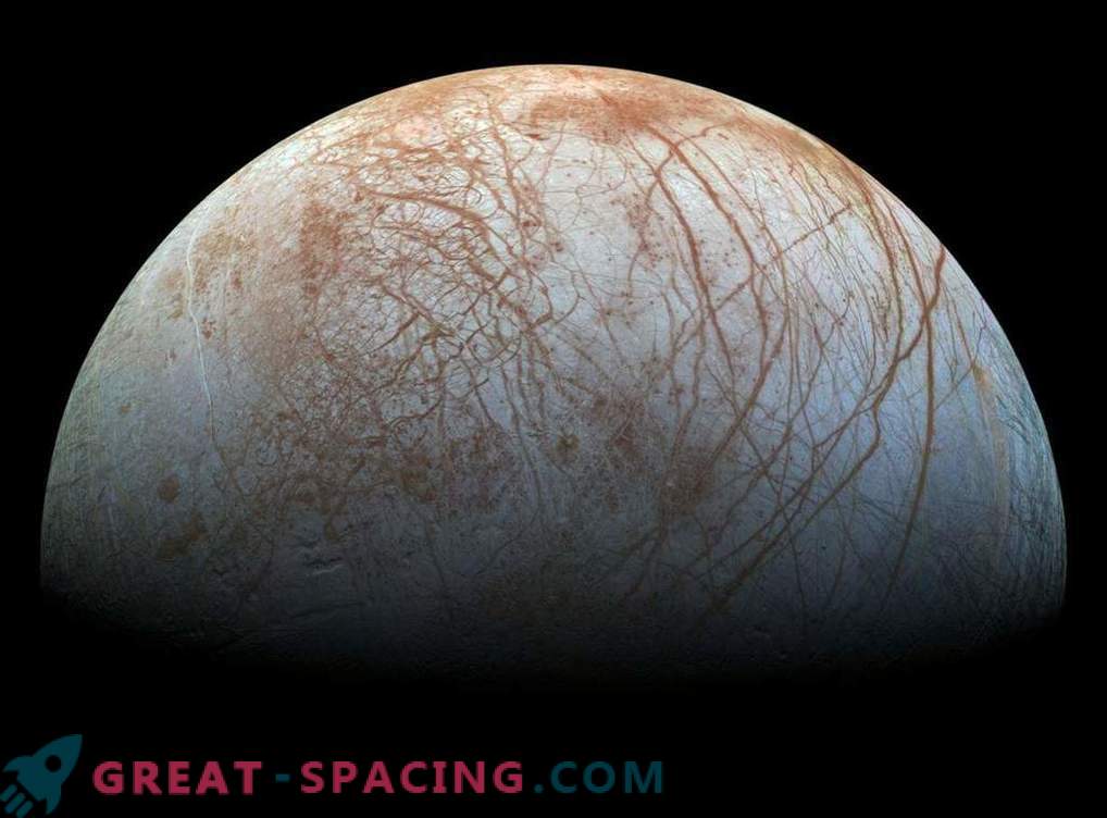 NASA presenterar bearbetad bild av mystiskt Europa