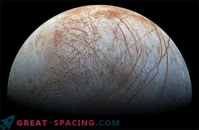 NASA presenterar bearbetad bild av mystiskt Europa
