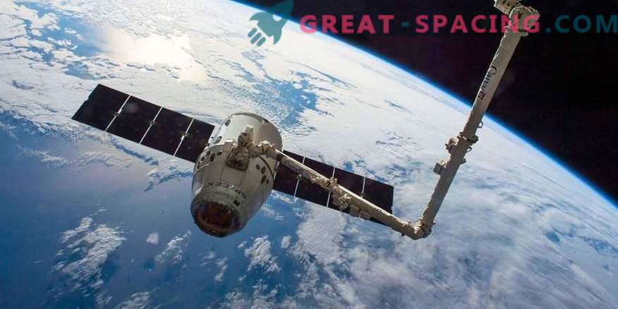 La vidéo montre l'adieu entre l'ISS et la capsule Dragon