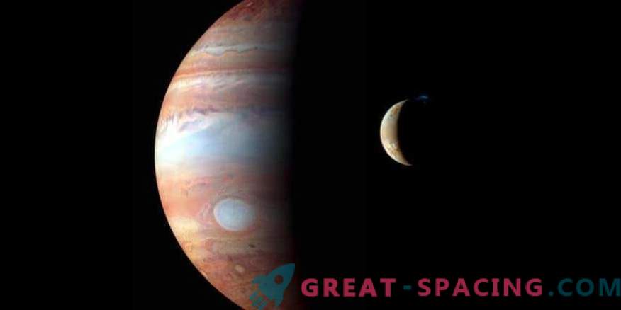 Les satellites de Jupiter laissent des traces dans le rayonnement de la planète