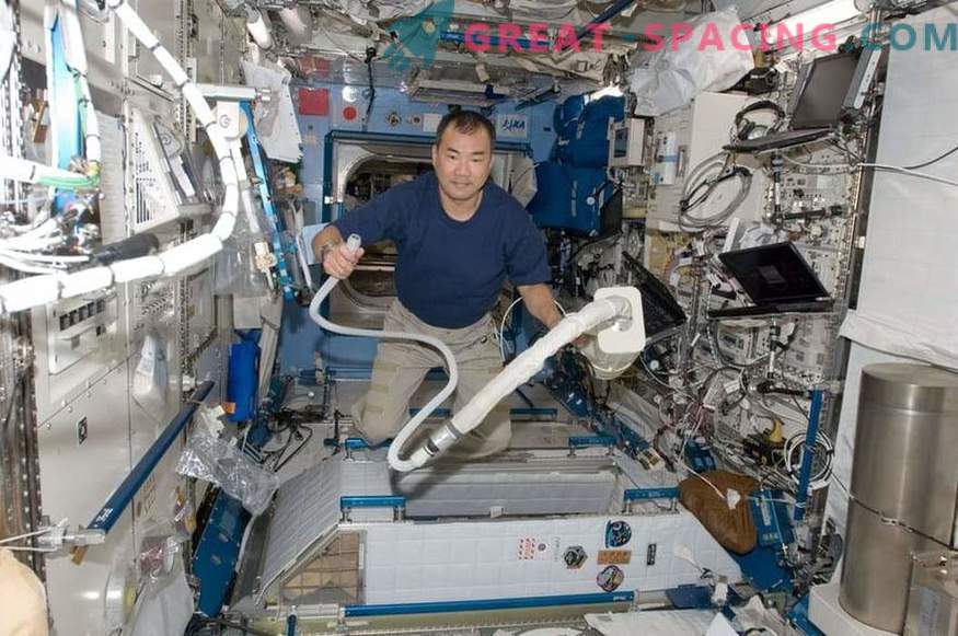 Comment vivent les astronautes de l'ISS: routine quotidienne, temps libre, sommeil et nourriture