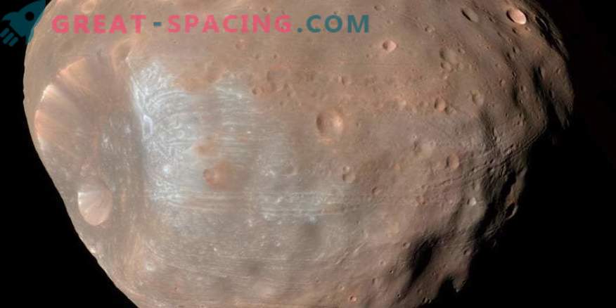 Qui a laissé les sillons à la surface du satellite martien Phobos?