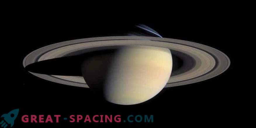 Saturne pourrait participer à la formation des grandes lunes de Jupiter