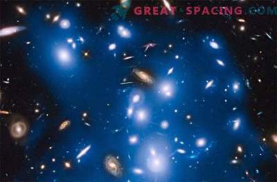 Hubble legt de blauwe gloed van verre melkwegstelsels