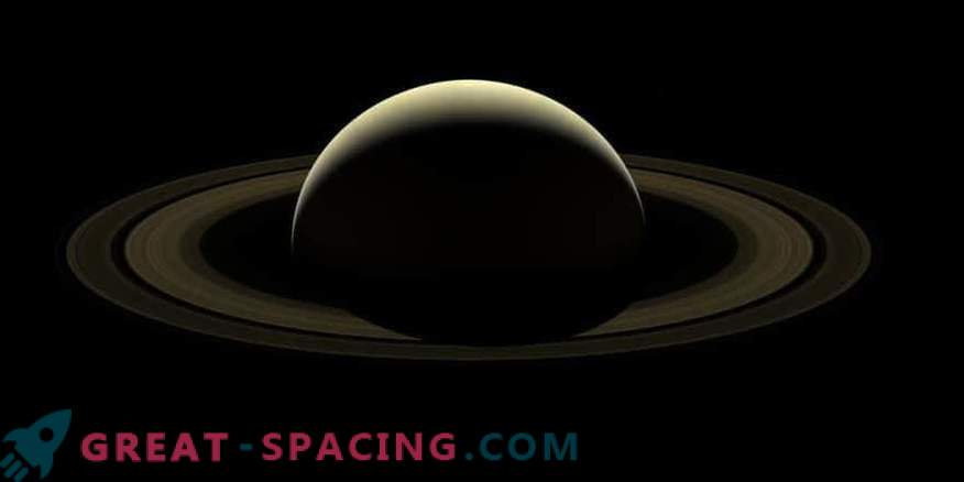 Image composite de Cassini: adieu à Saturne