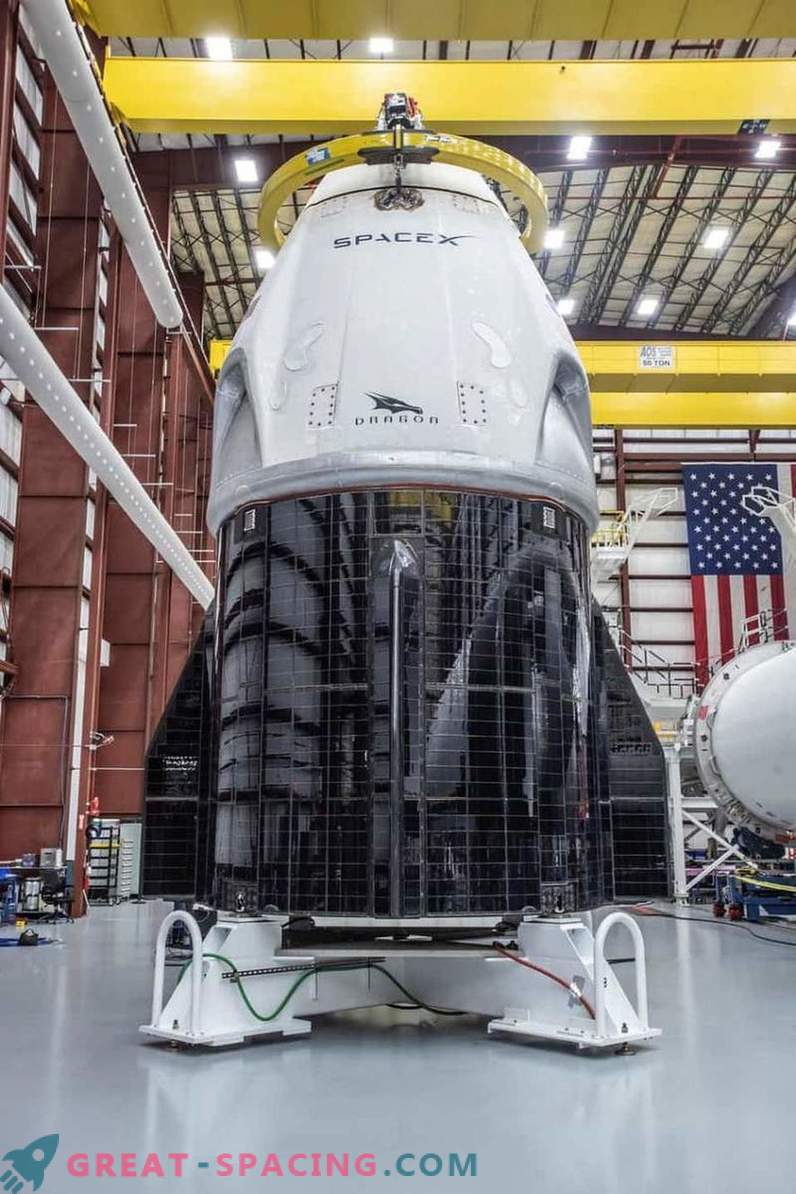 Le premier vaisseau spatial à équipage SpaceX est prêt à faire ses débuts