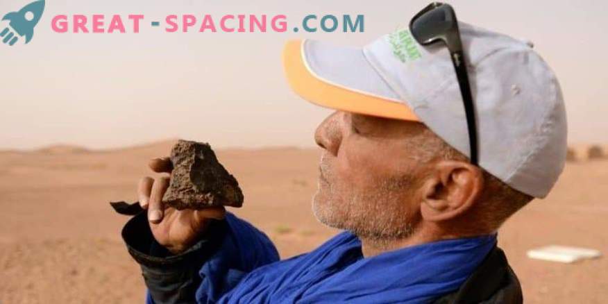 Désert marocain tamisé par des chasseurs de météorites