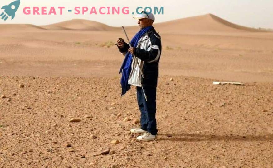Désert marocain tamisé par des chasseurs de météorites