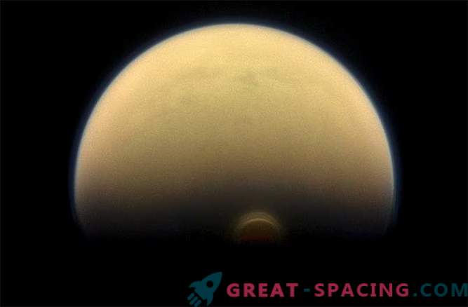 Un nuage de glace géant a été découvert sur Titan
