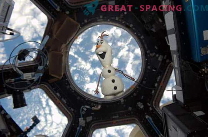 Olaf - bonhomme de neige noix dans l'espace