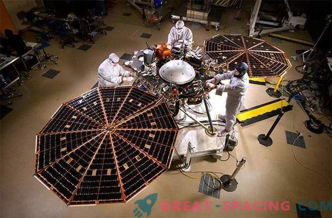 La NASA commence à tester le prochain module surprenant de descente martienne - InSight