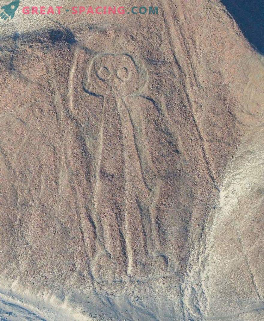 Dessins anciens dans le désert de Nazca. Les ufologues indiquent une origine extraterrestre