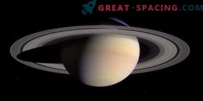 L’eau des anneaux et des lunes de Saturne ressemble à celle de la terre