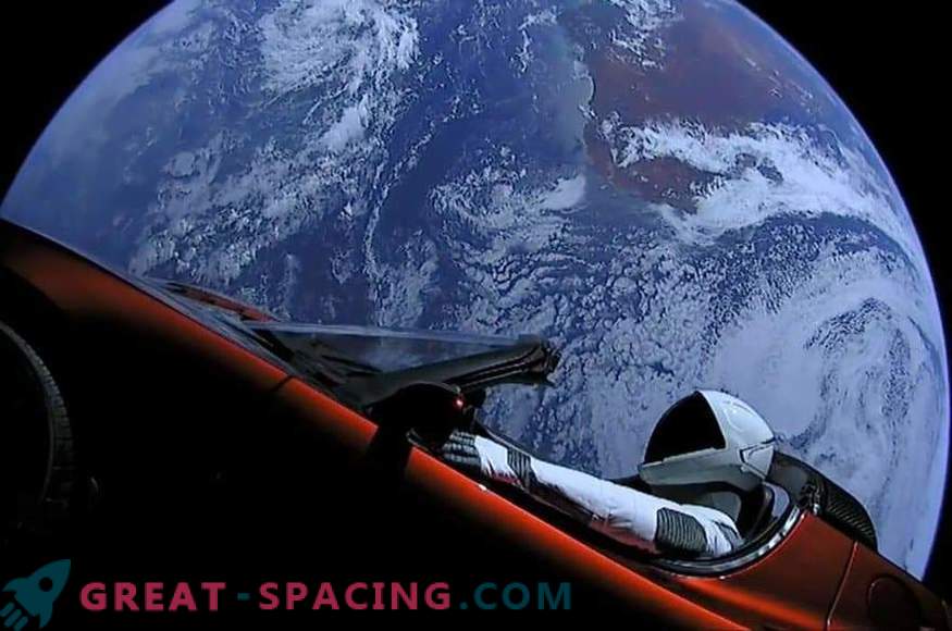 Anniversaire du lancement de Tesla et mannequin SpaceX