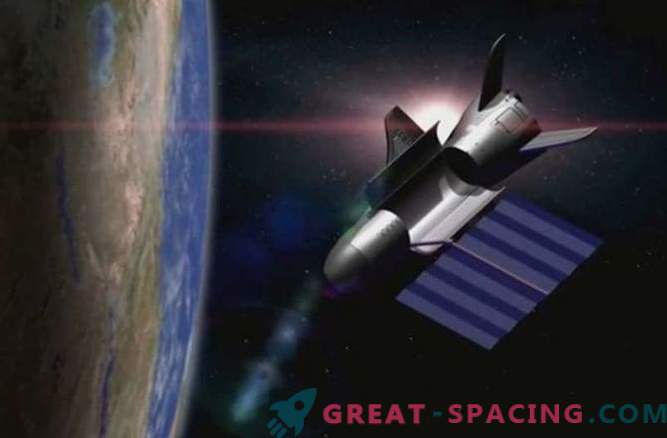 Le plan spatial X-37B lancé en orbite pour la quatrième mission secrète