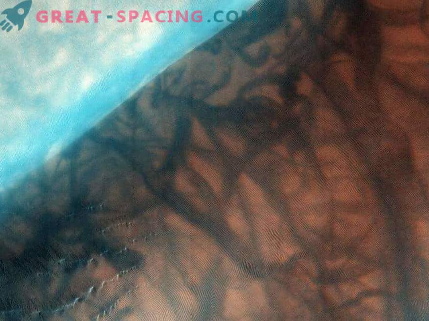 Mistério do líquido: Como a água pode aparecer em Marte em forma líquida?