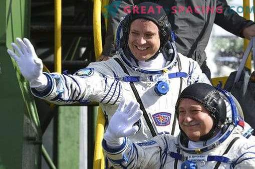 La capsule de l'Union avec les astronautes lancés sur l'ISS