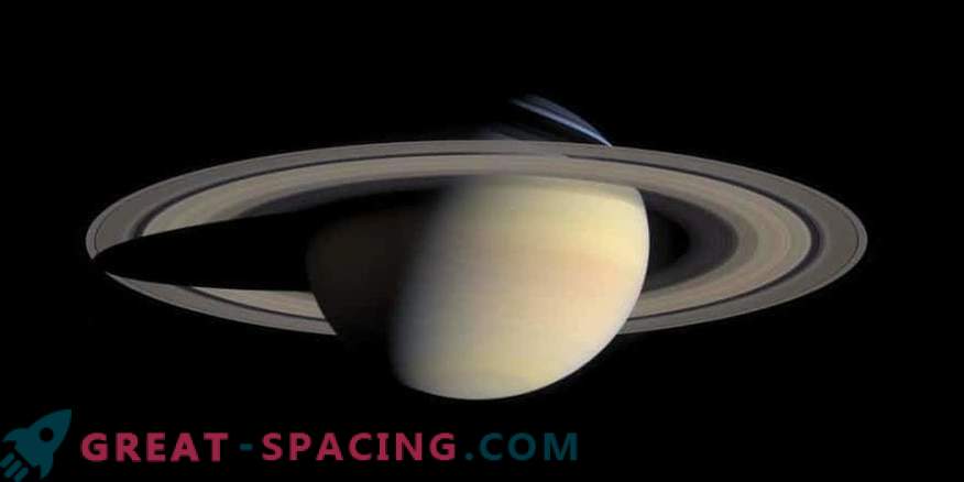 Formation mystérieuse dans le champ magnétique de Saturne