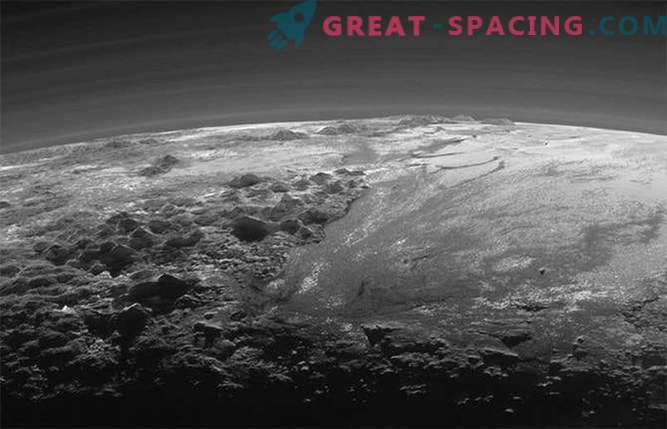 Le vaisseau spatial New Horizons a envoyé une photo du brouillard «Arctique» de Pluton