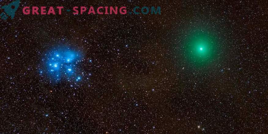 Comète, météore, nébuleuse et Pléiades sur une photo épique