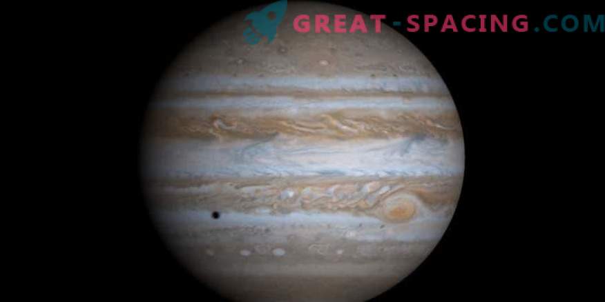 10 nouveaux satellites trouvés près de Jupiter! Comment ont-ils réussi à se cacher?