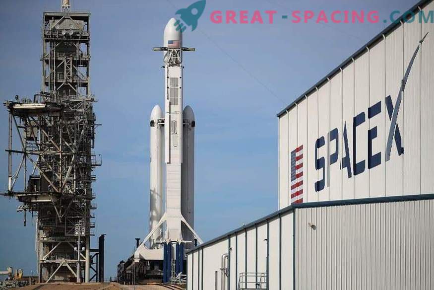 SpaceX plāno otro reizi uzsākt Falcon Heavy raķeti