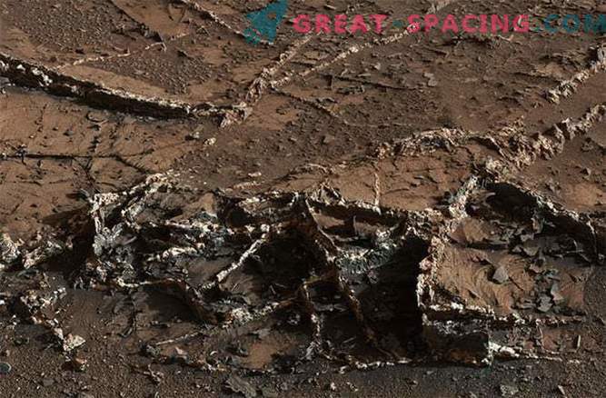 Étude des anciennes eaux de Mars par le rover Curiosity: photo