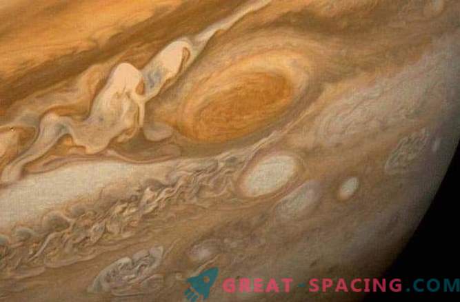 Jupiter est le tueur des premières super-planètes du système solaire. Est-ce possible?