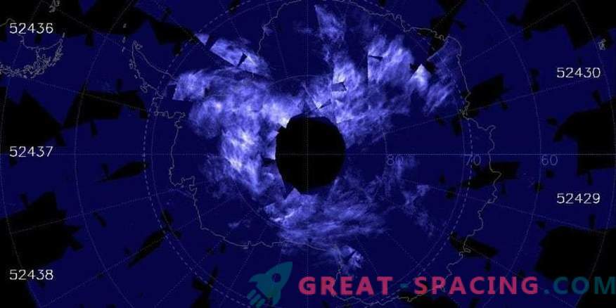 Arrivée anticipée de nuages ​​bleus électriques sur le pôle Sud