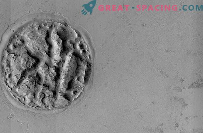 La formation mystique de lave sur Mars a la forme d'un cookie