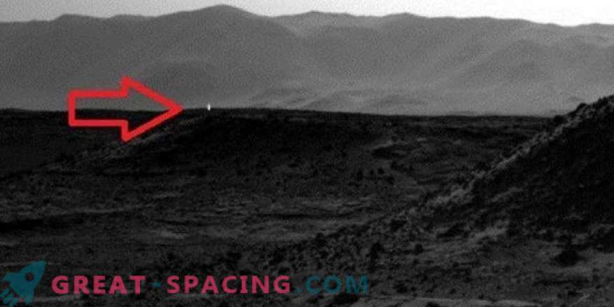 Pourquoi Mars luit-il? Phénomène mystérieux des fusées éclairantes sur la planète rouge
