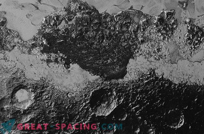Beau monde complexe de Pluton sur de nouvelles photos