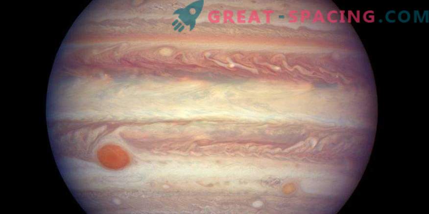 Hubble tire sur Jupiter à bout portant