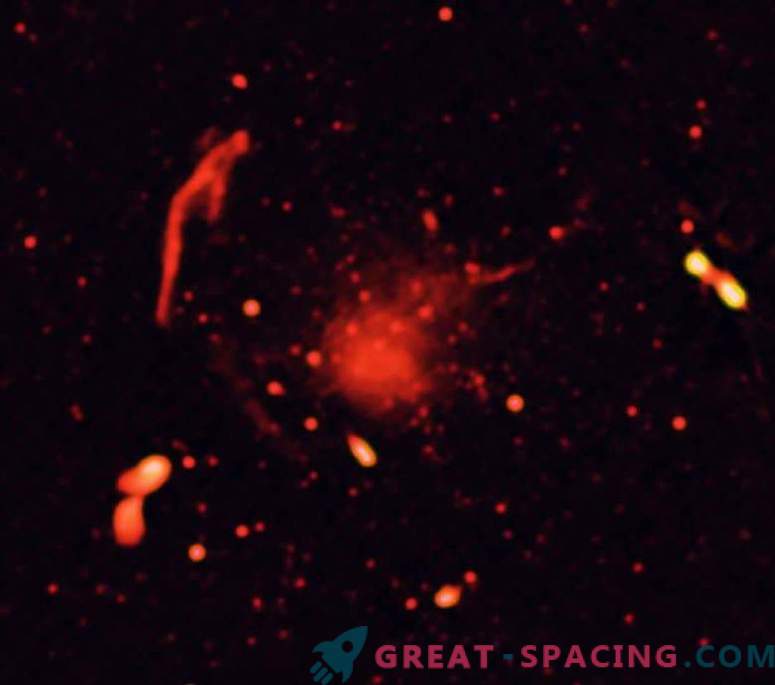 Résultats de collision étonnants d'amas galactiques