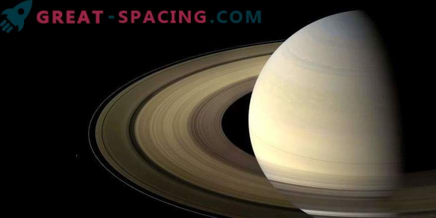 Nouvelles images de Mars et de Saturne de Hubble