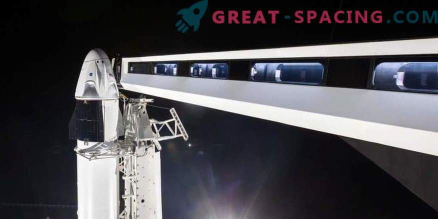 Le premier équipage de SpaceX sur la rampe de lancement