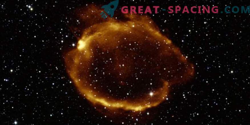 Lentille gravitationnelle trouvée supernova