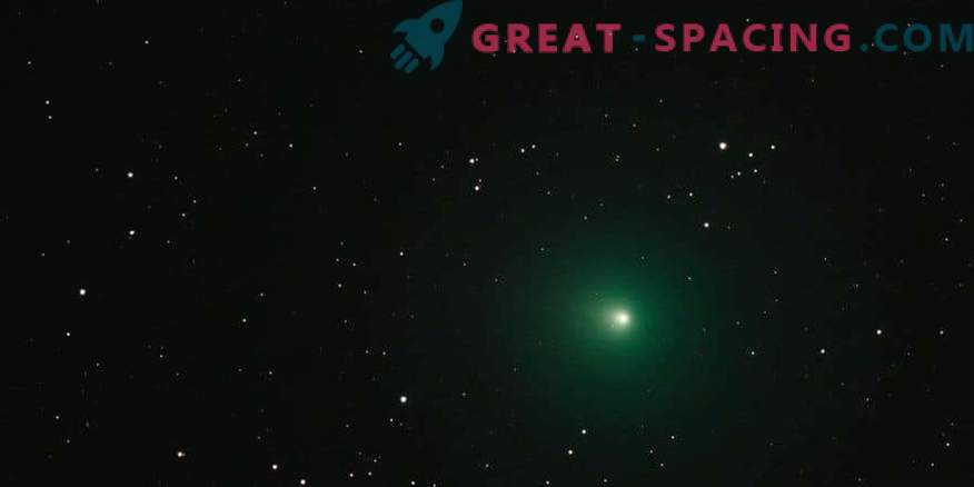 Pourquoi une comète de Noël est-elle verte?