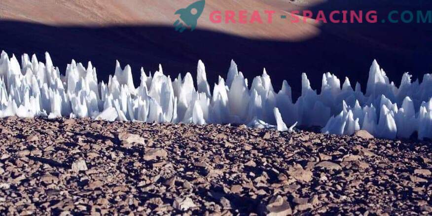 Les pointes de glace en Europe entravent-elles l'atterrissage d'un vaisseau spatial?