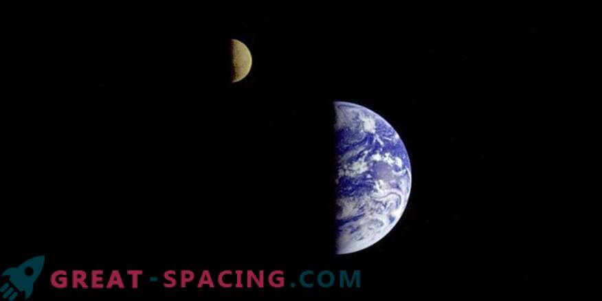 Un touriste lunaire est enthousiasmé par les vues futures de la Terre