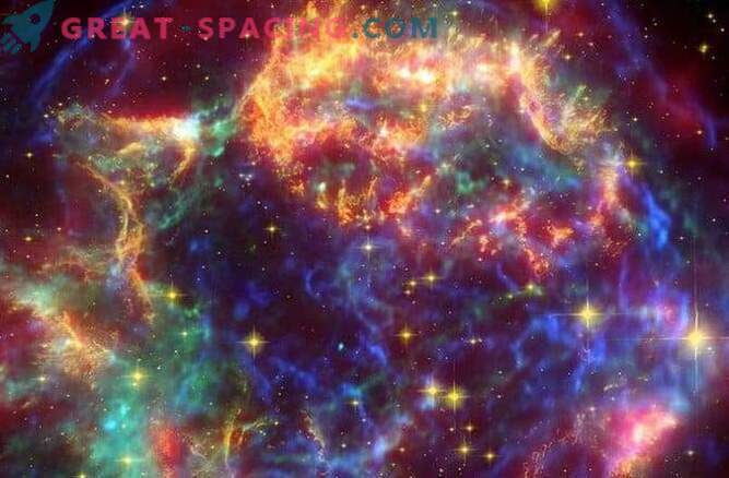 L'étonnante supernova a une enveloppe de gaz