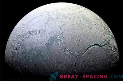 La sonde interplanétaire Cassini achève sa mission d'étude du satellite Saturn Enceladus